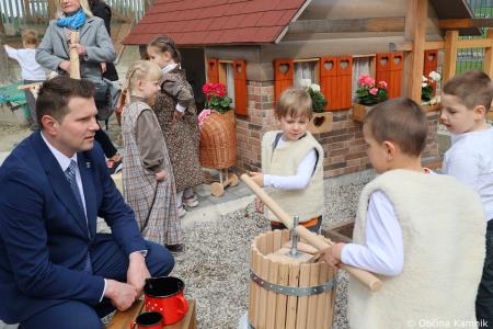 Čarobne zgodbe slovenskih vasi  (55)